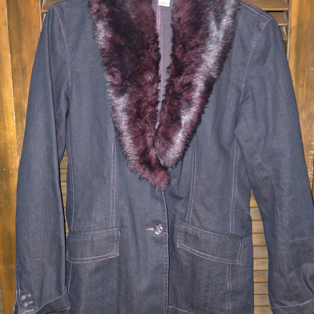 Casual Corner Dark Denim Blazer with Burgundy Faux Fur Collar